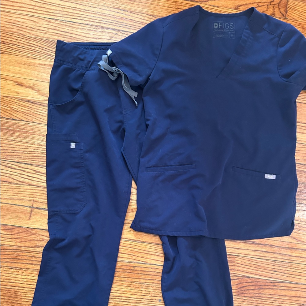 Navy figs scrub set
